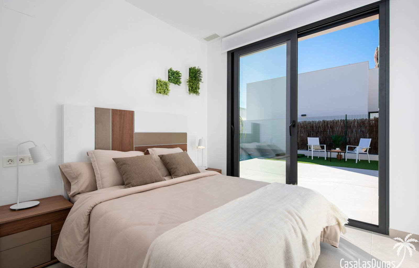 Dieses neue Villenprojekt befindet sich in Herrada. Diese Villen sind modern und geräumig und bieten viel natürliches Licht. Jede Villa verfügt über