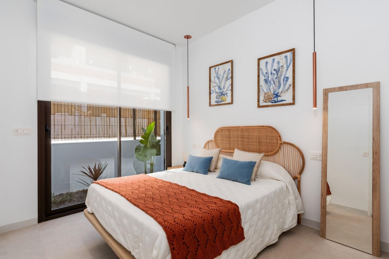 Neue Villen und Wohnungen in Los Alcázares
Entdecken Sie eine neue Wohnanlage in Los Alcázares, Murcia, mit 16 modernen Apartments und P