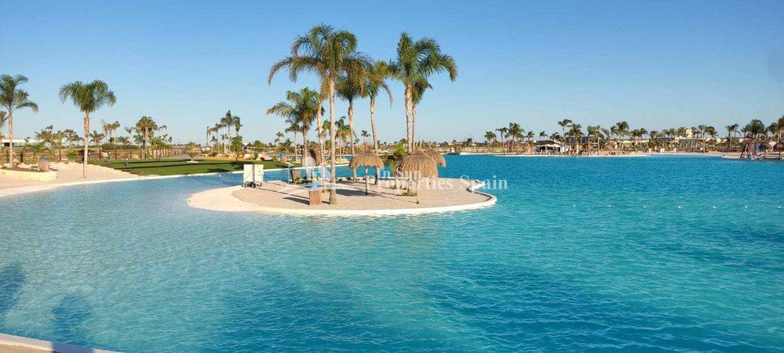 NEUBAU-VILLEN IN PRIVATER GARTENANLAGE IN DER PROVINZ MURCIA
Neubau von Villen in einer privaten Anlage in der Region Murcia, umgeben vo