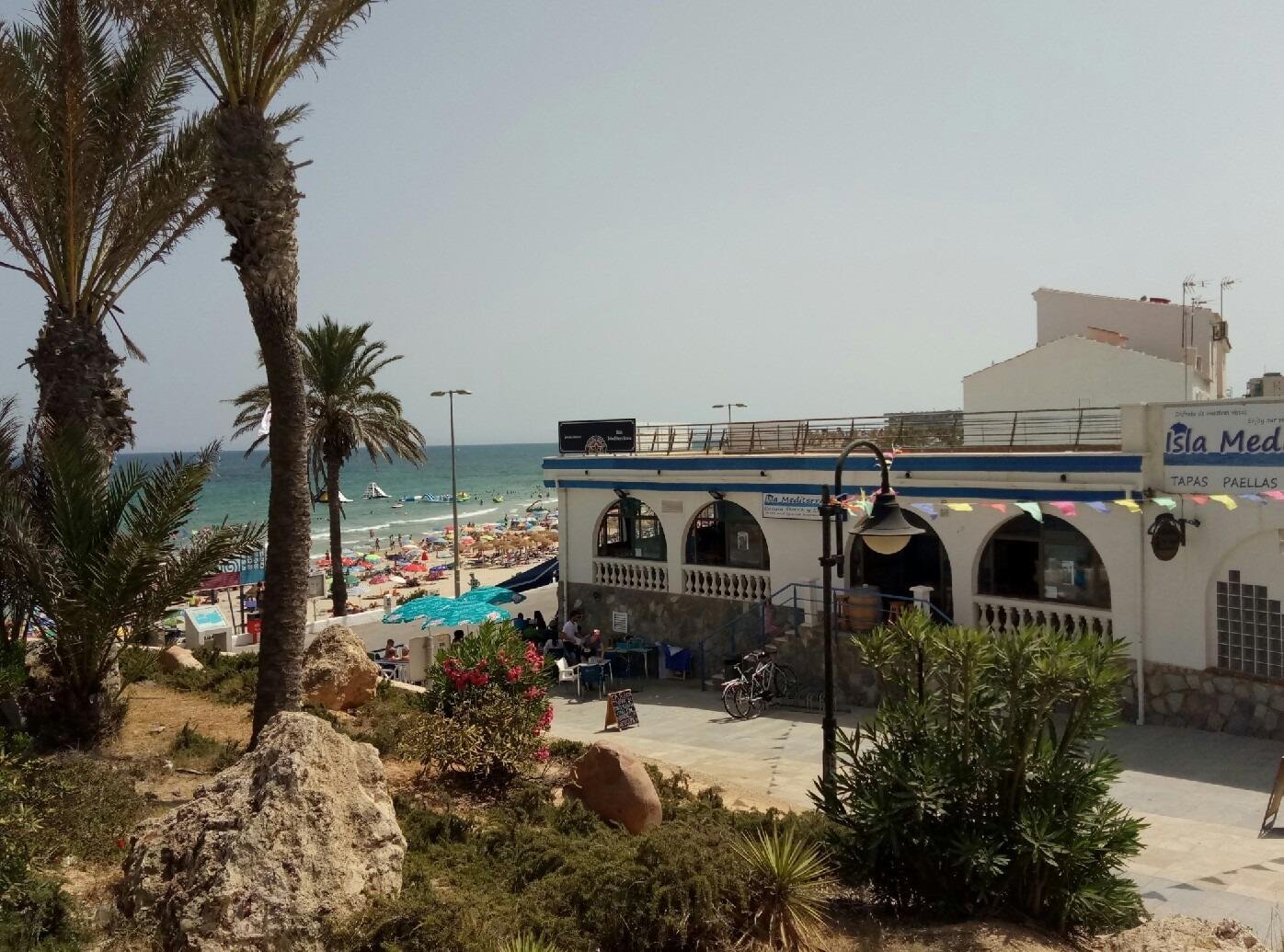 NEU GEBAUTE VILLEN IN MIL PALMERAS
Neubau von Villen in Mila Palmeras, die entworfen wurden, um das mediterrane Klima zu genießen. 
Jede