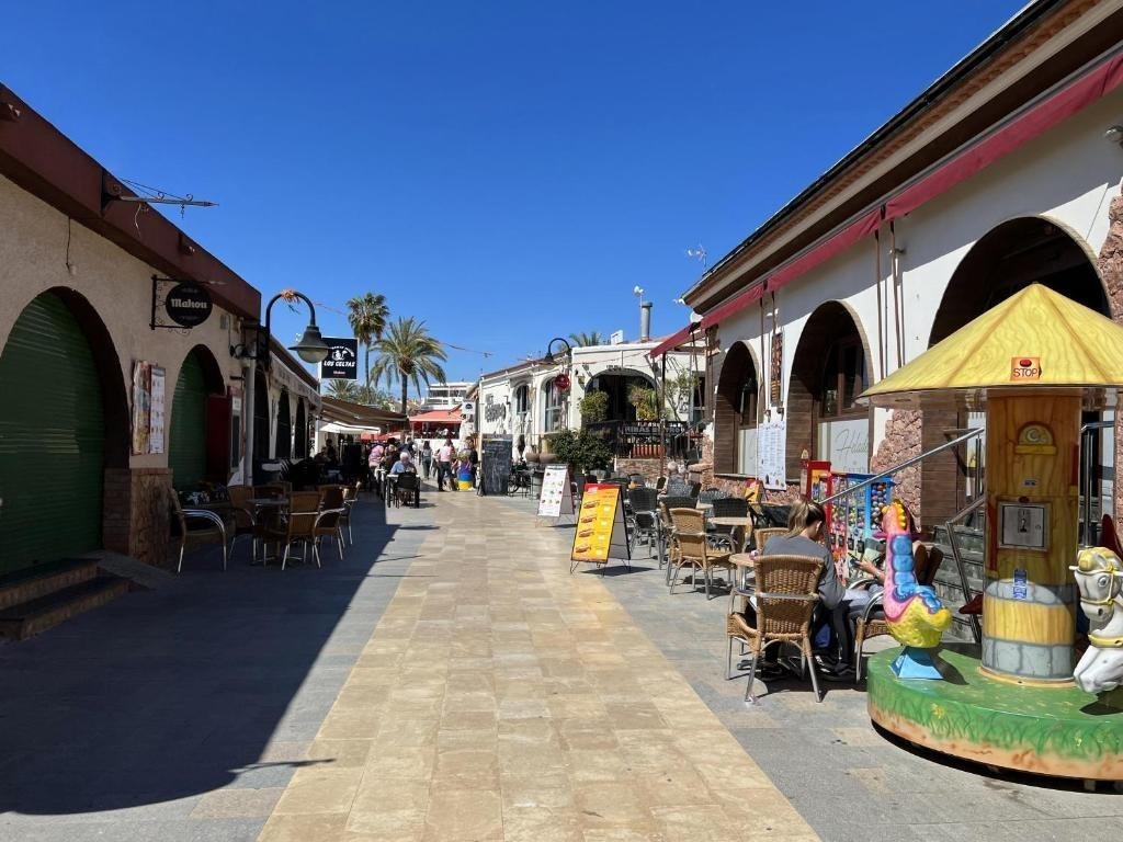 NEU GEBAUTE VILLEN IN MIL PALMERAS
Neubau von Villen in Mila Palmeras, die entworfen wurden, um das mediterrane Klima zu genießen. 
Jede