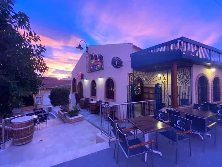 NEU GEBAUTE VILLEN IN MIL PALMERAS
Neubau von Villen in Mila Palmeras, die entworfen wurden, um das mediterrane Klima zu genießen. 
Jede