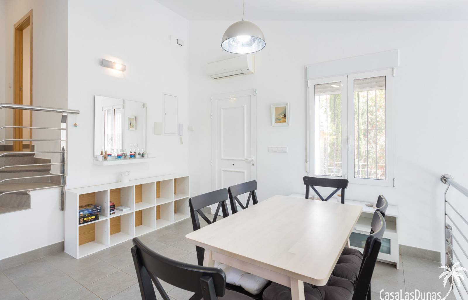 Diese wunderschöne Villa liegt auf der Südseite des Berges La Sella und ist ideal für diejenigen, die einen erholsamen und ruhigen Urlaub verbringen