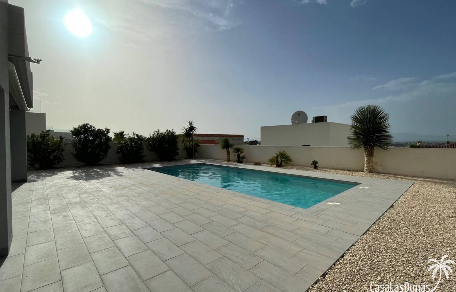 Diese Luxusvillen werden in Benijofar gebaut. Die Fotos zeigen eine Reihe von Optionen, daher kann Ihre Wahl leicht abweichen.
 Die Häuser verfügen ü