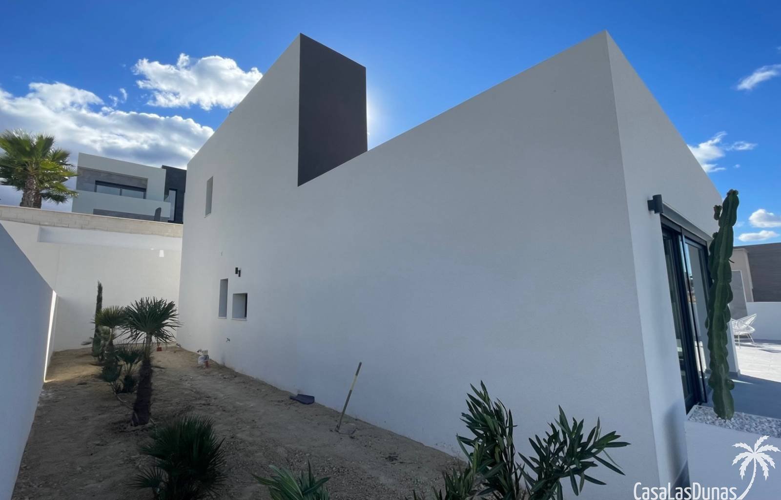 Diese Luxusvillen werden in Benijofar gebaut. Die Fotos zeigen eine Reihe von Optionen, daher kann Ihre Wahl leicht abweichen.
 Die Häuser verfügen ü