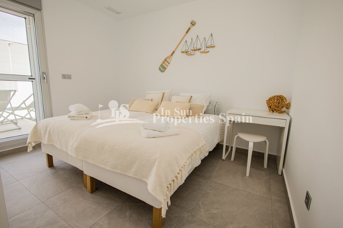 Diese atemberaubenden, neu erbauten Villen im mediterranen Stil befinden sich im renommierten La Finca Golf Resort in Algorfa und bieten