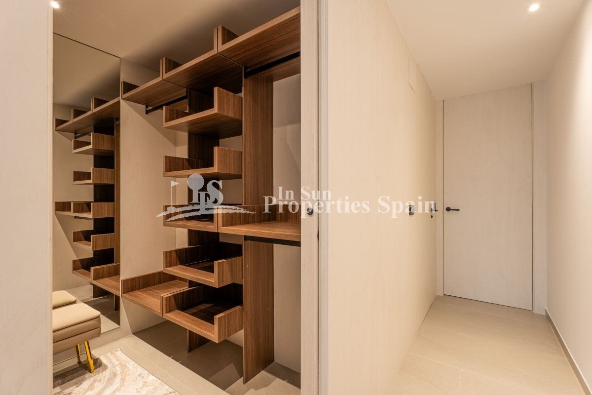 Diese atemberaubenden, neu erbauten Villen im mediterranen Stil befinden sich im renommierten La Finca Golf Resort in Algorfa und bieten