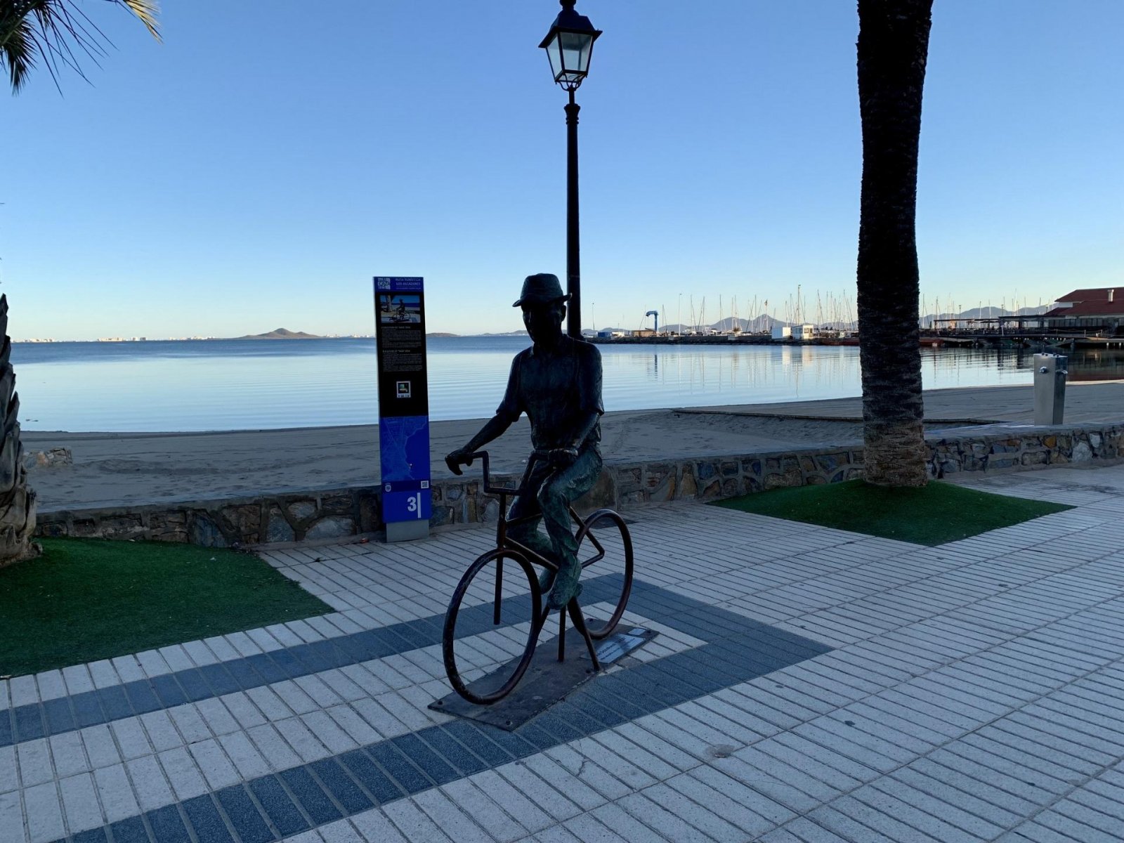 NEU GEBAUTE VILLEN IN LOS ALCAZARES
Neubausiedlung mit 12 exklusiven, freistehenden Villen, jede mit privatem Pool und Dachterrasse, nur