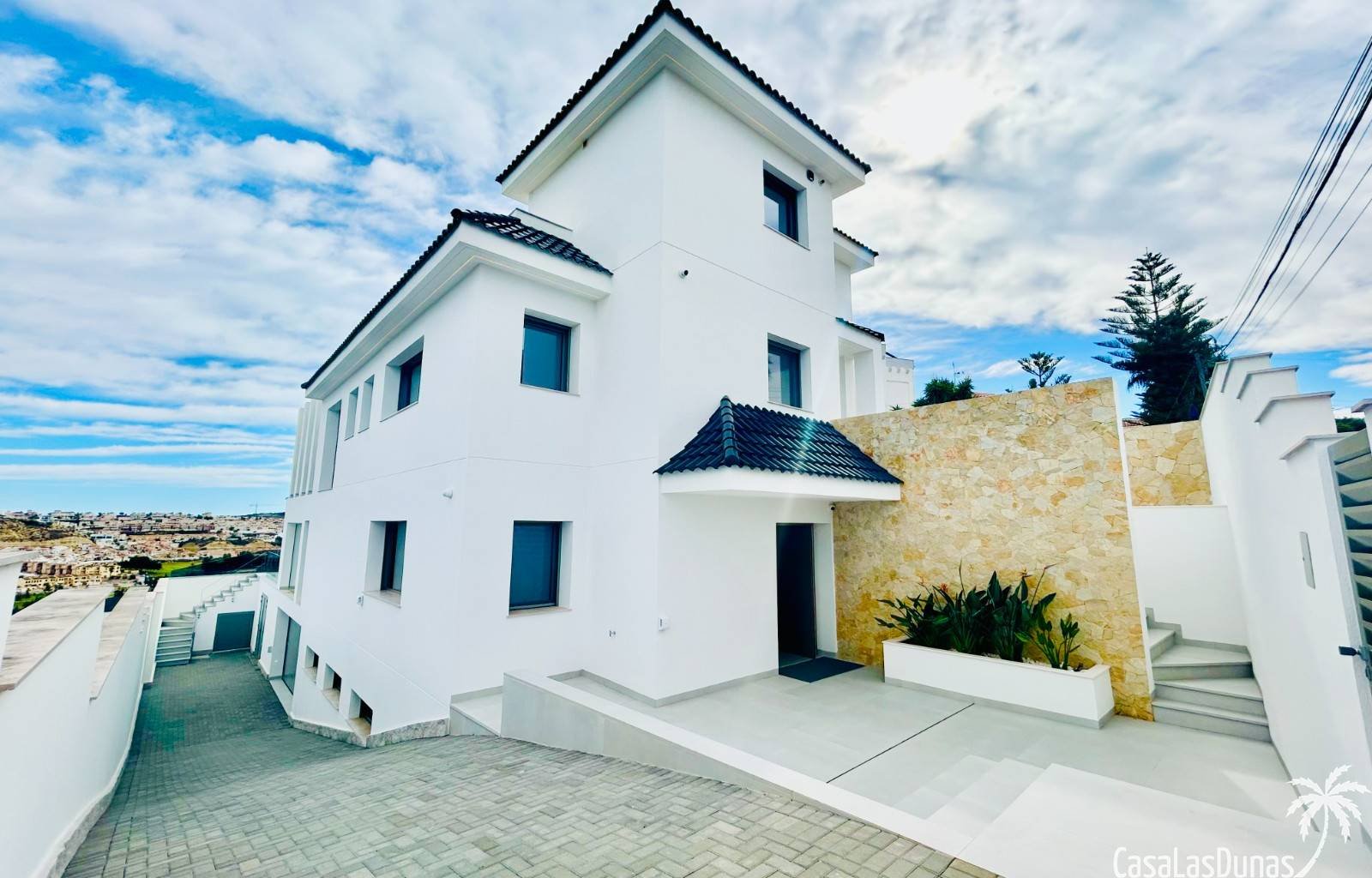 Luxusvilla-Schlüssel bereit!
 Komplett möblierte Villa in wunderschöner Lage in Ciudad Quesada. Diese Villa bietet einen wunderschönen Blick auf die