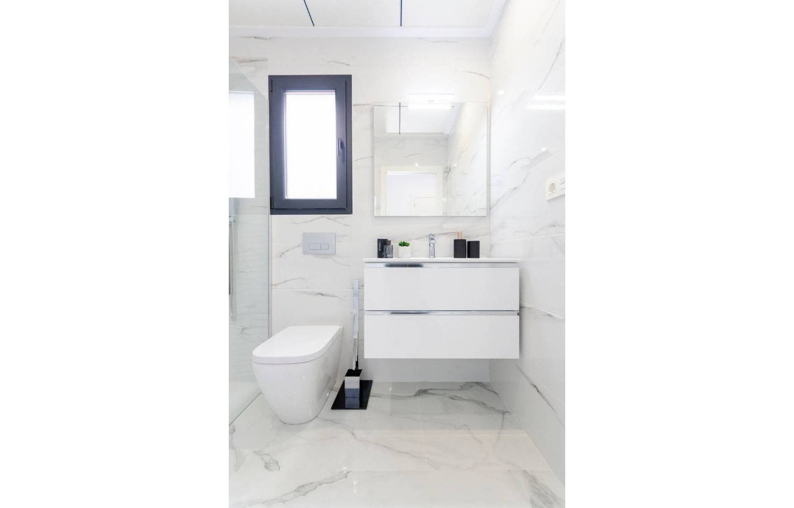 Im sonnigen Torrevieja entstehen 7 wunderschöne Villen mit privaten Pools. Die Häuser befinden sich in einer sehr schönen Lage, nur wenige Schritte v