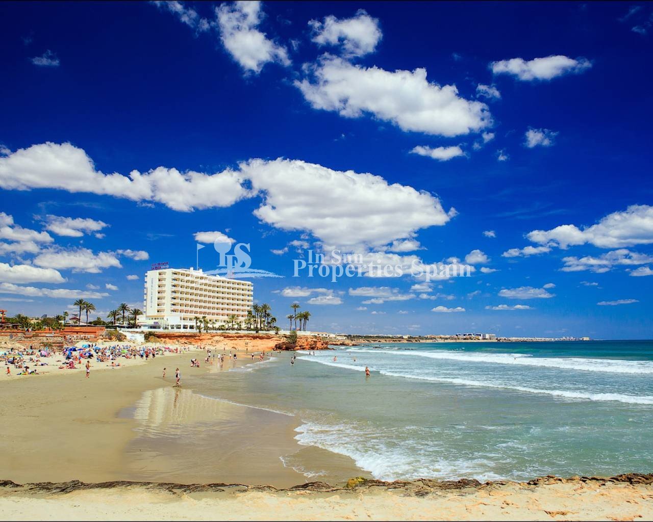 NEU GEBAUT VILLA IN SAN MIGUEL DE SALINAS - mit privatem Garten und Pool.
Diese moderne 107m2 Villa ist über eine Etage gebaut und beste