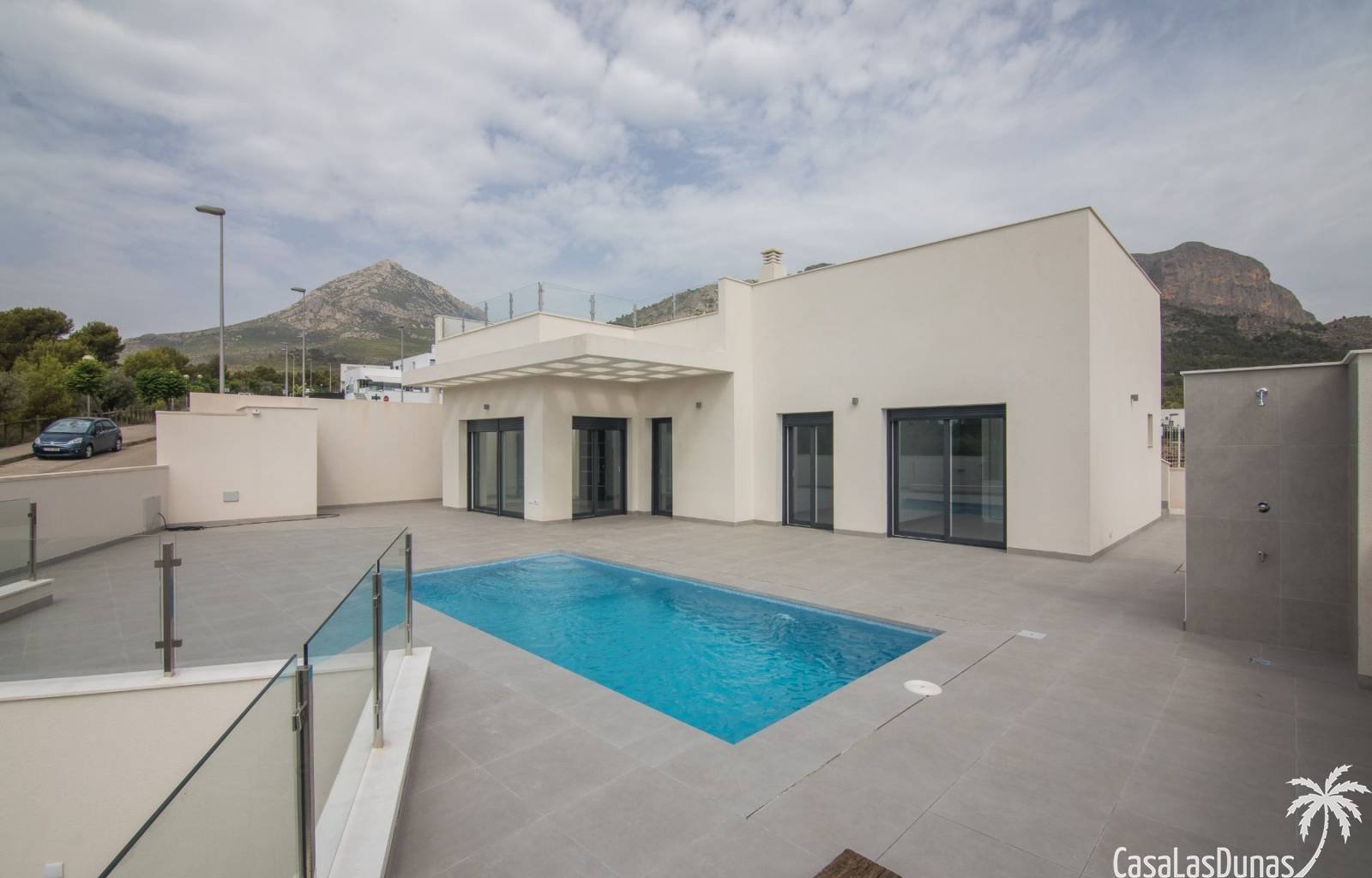 Schöne moderne Villa in Polop an der Costa Blanca Nord mit 3 Schlafzimmern und 2 Badezimmern, 1 davon en suite. Diese einstöckige Villa verfügt über