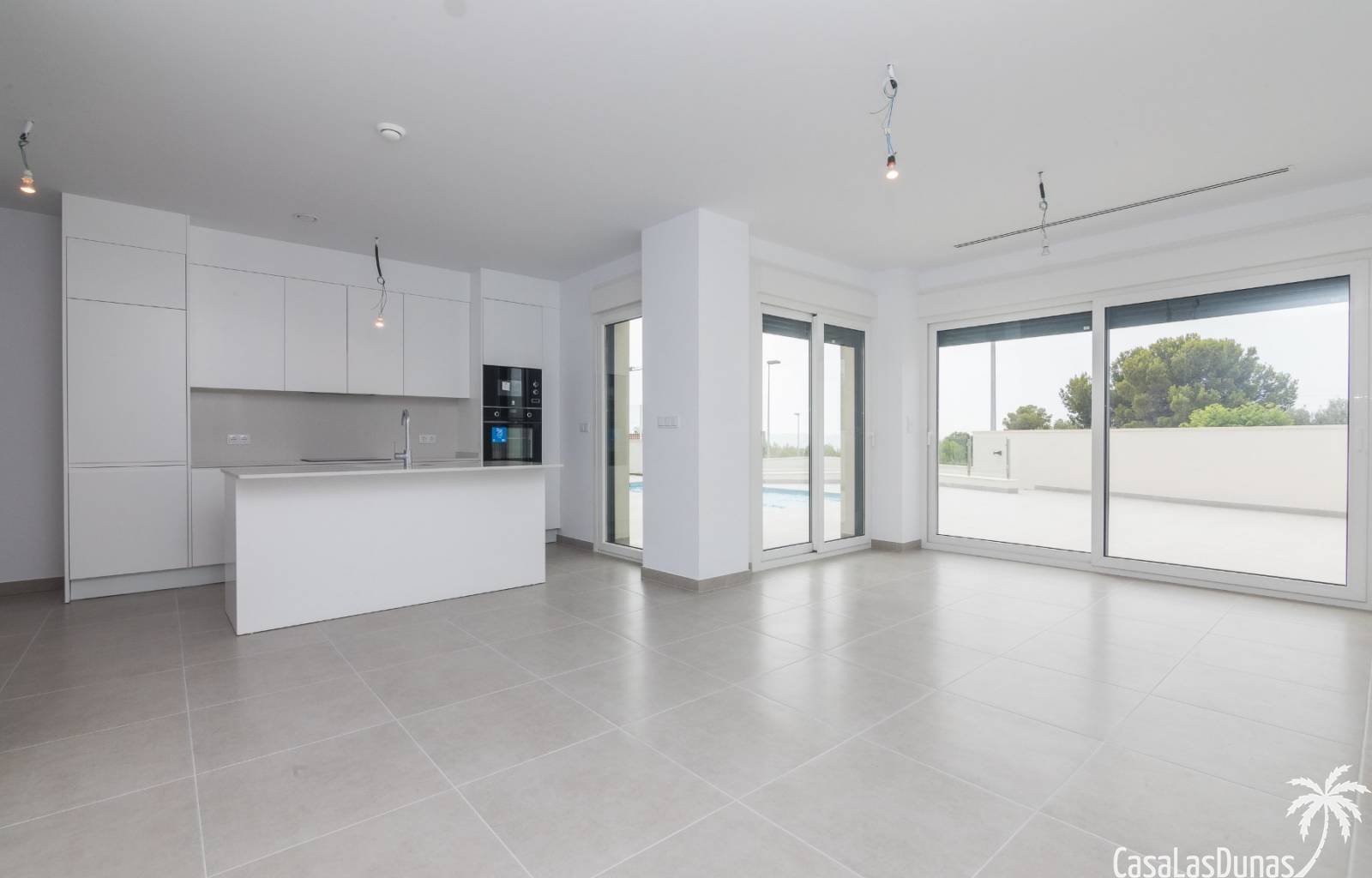 Schöne moderne Villa in Polop an der Costa Blanca Nord mit 3 Schlafzimmern und 2 Badezimmern, 1 davon en suite. Diese einstöckige Villa verfügt über