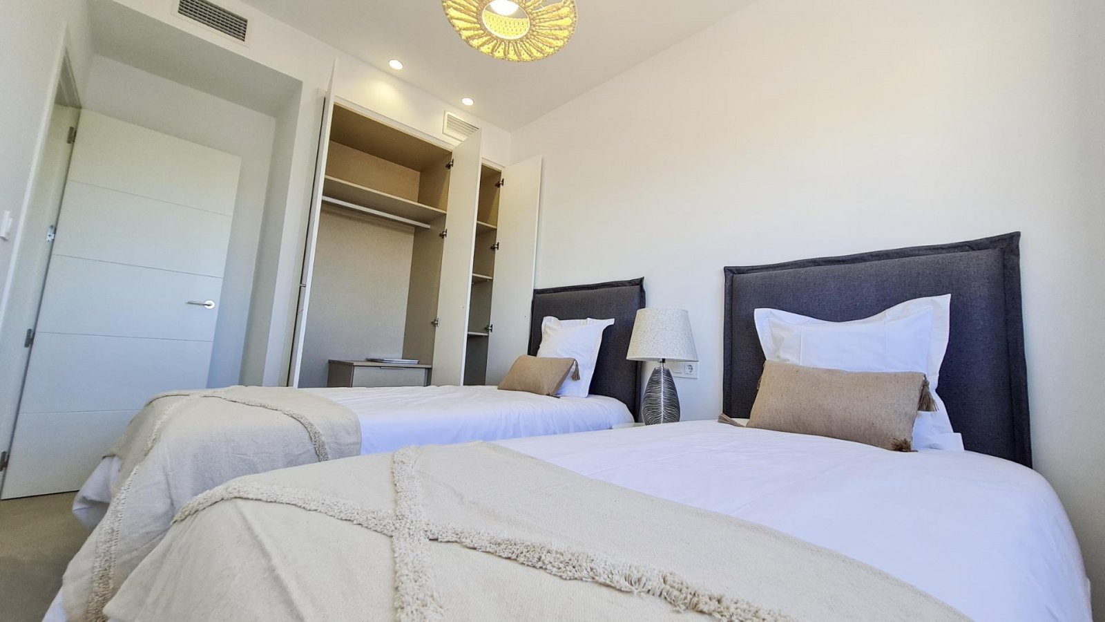 NEUBAU VILLEN IN SAN PEDRO DEL PINATAR -  **SONDERANGEBOT - PREIS INKLUSIVE KLIMAANLAGE **
Neues Projekt mit Villen und Reihenhäusern in