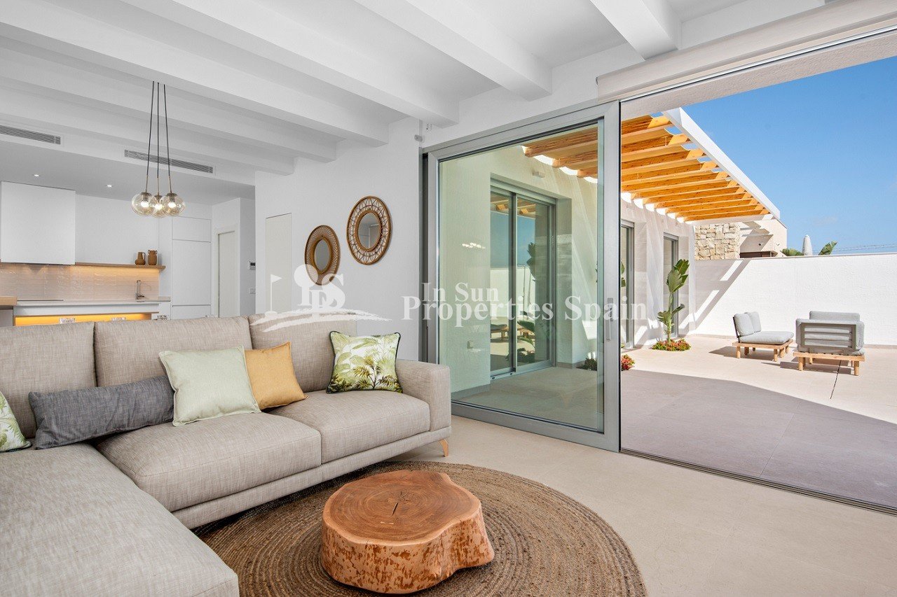 NEUBAU VILLEN IN BENIJOFAR Neubau einer Wohnanlage mit Villen in Benijofar. Neubau Villen im modernen Stil mit offener Küche und Wohnbere