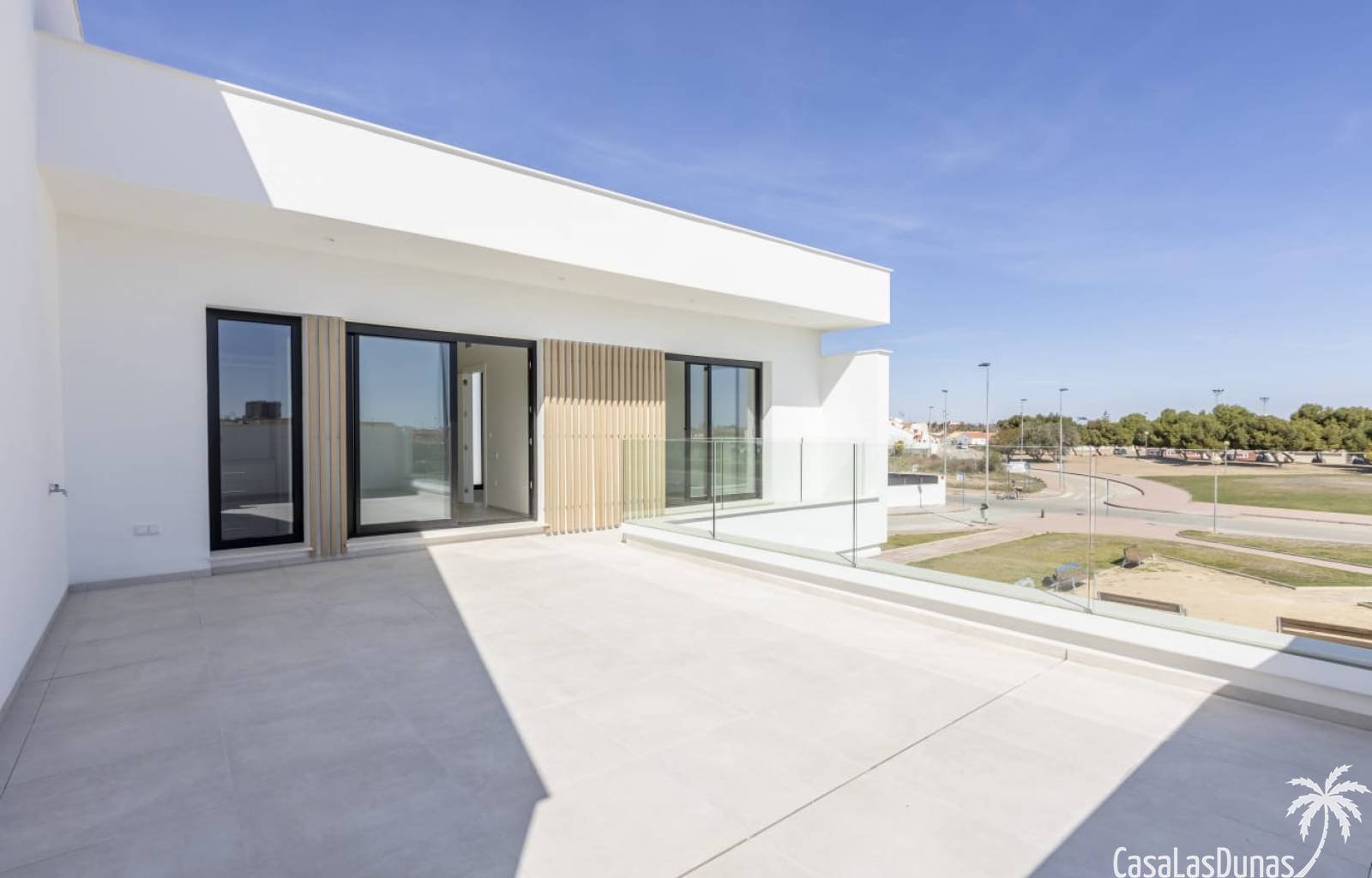 Nahe dem Zentrum des Dorfes San Javier finden wir diese 14 Einfamilienhäuser. Zwei davon sind Sondermodelle, über die auf dieser Seite berichtet wird