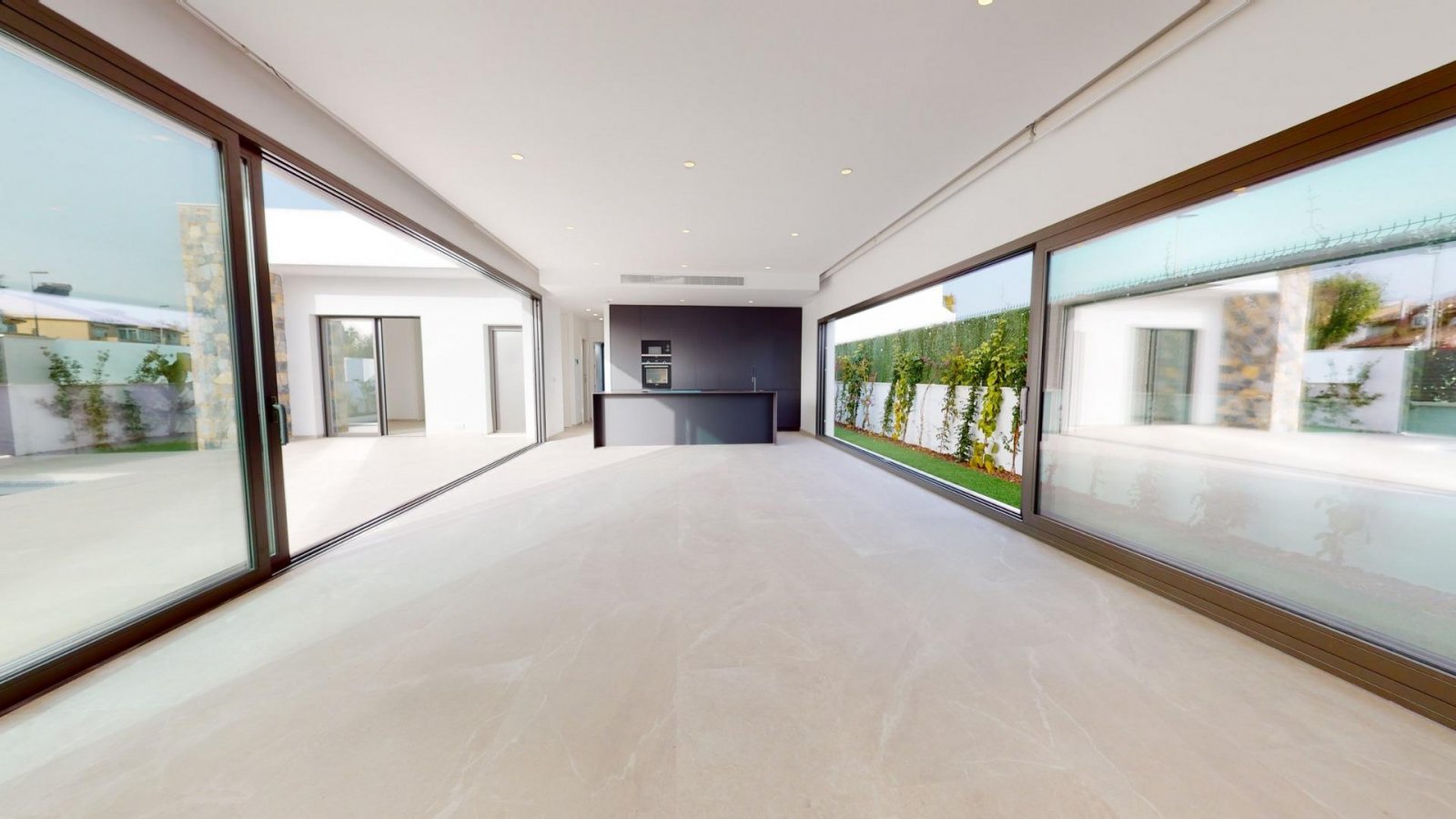 NEU GEBAUTE VILLEN IN LOS ALCAZARES Neubau von Villen und Stadthäusern in Serena Golf, Los Alcazares. Moderne Villen hat 3 Schlafzimmer,