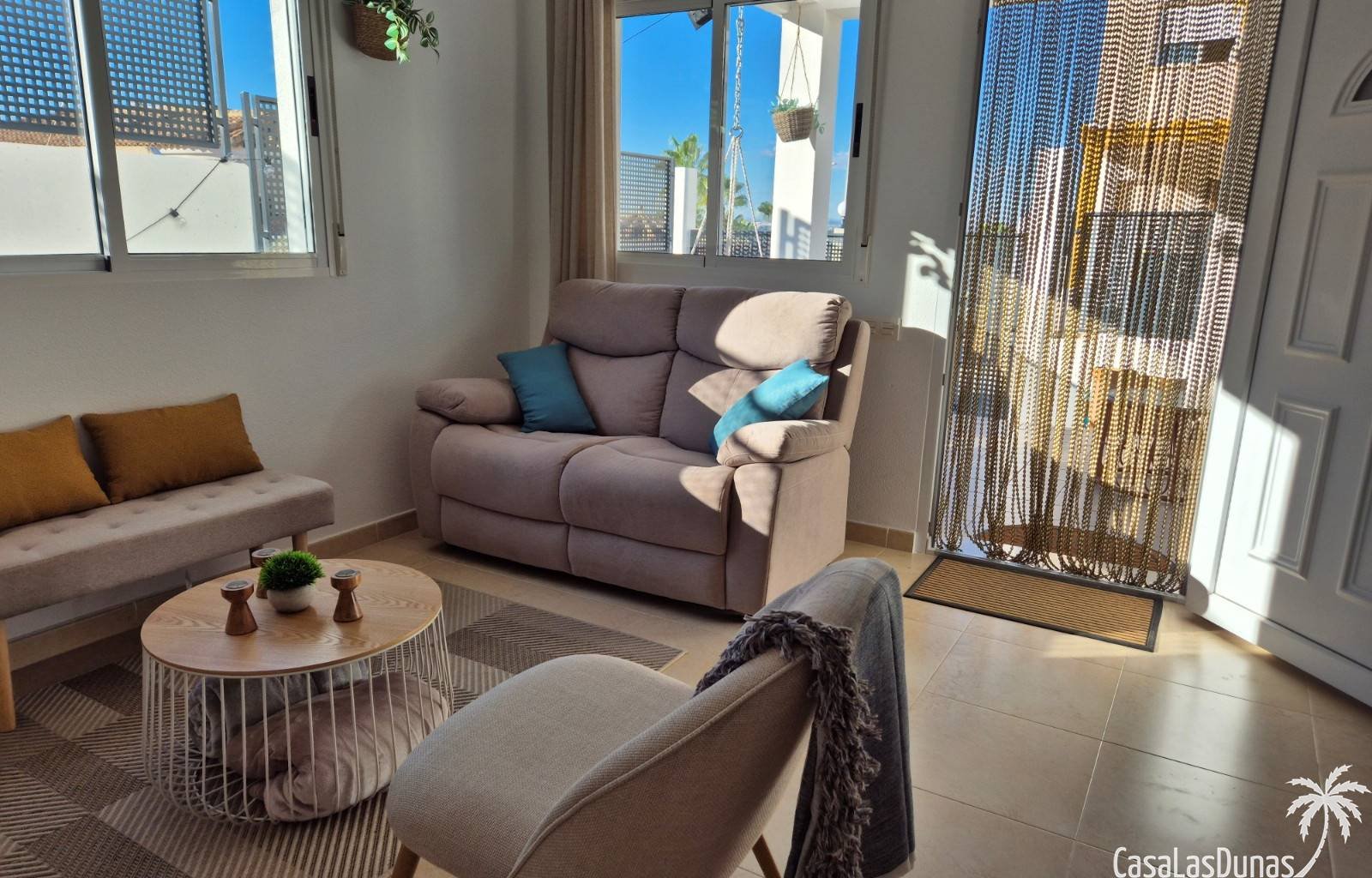 Willkommen im Casa Bajo el Sol! Dieses schöne Haus ist ein idealer Urlaubsort für alle, die Komfort und Bequemlichkeit suchen. Charmantes Einfamilien