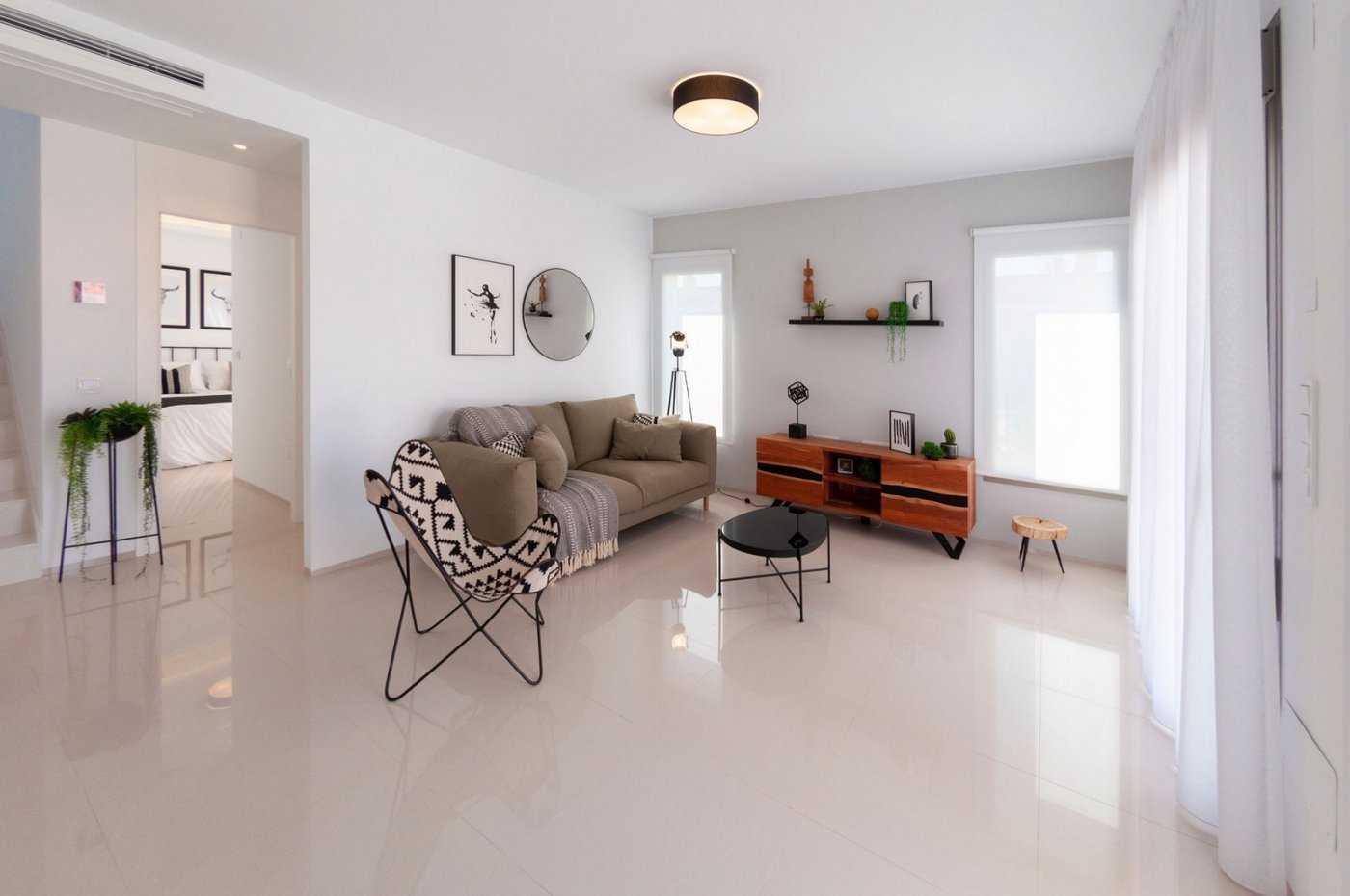 NEUE VILLA IN LOS ALCAZARES GEBAUT Schöne Neubau-Villa in Los Alcazares. Diese Villa mit geraden Linien gebaut über 2 Etagen und verfügt