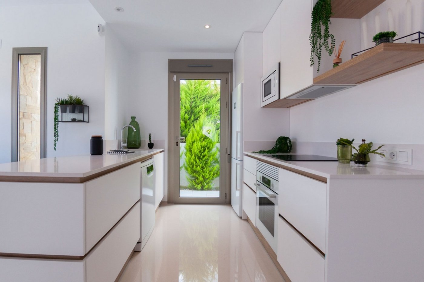 NEUE VILLA IN LOS ALCAZARES GEBAUT Schöne Neubau-Villa in Los Alcazares. Diese Villa mit geraden Linien gebaut über 2 Etagen und verfügt