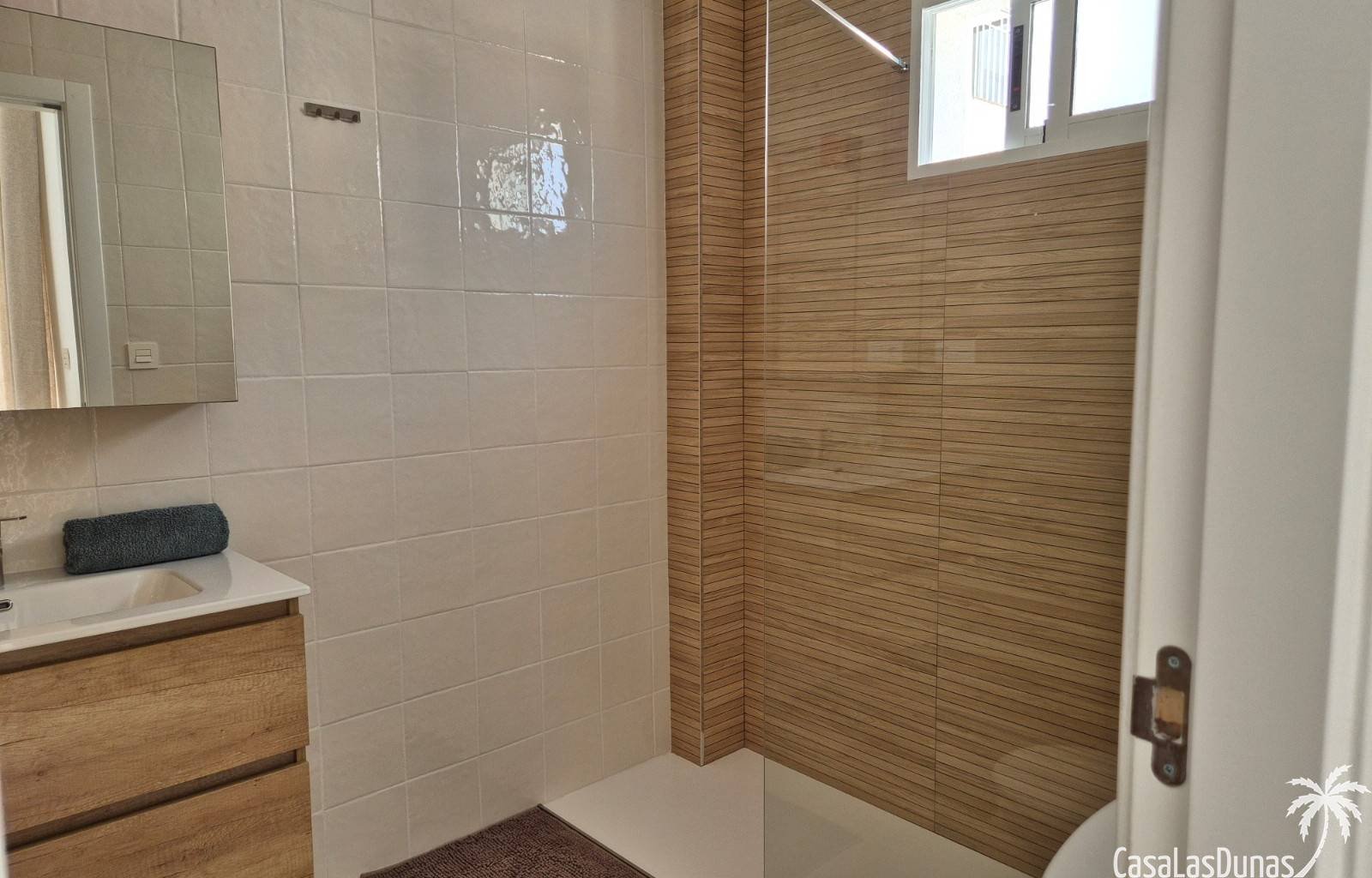 Willkommen im Casa Bajo el Sol! Dieses schöne Haus ist ein idealer Urlaubsort für alle, die Komfort und Bequemlichkeit suchen. Charmantes Einfamilien