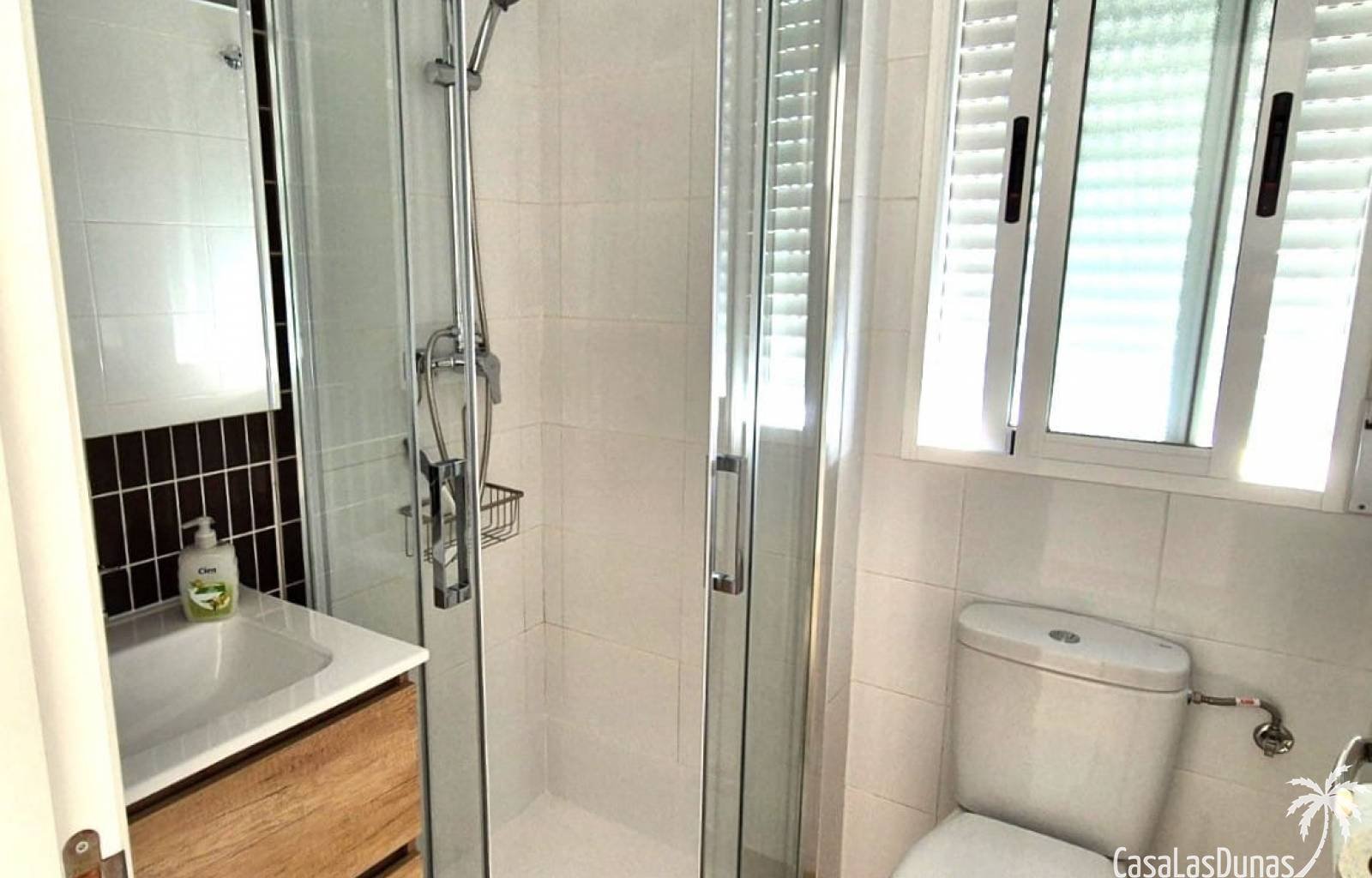 Willkommen im Casa Bajo el Sol! Dieses schöne Haus ist ein idealer Urlaubsort für alle, die Komfort und Bequemlichkeit suchen. Charmantes Einfamilien