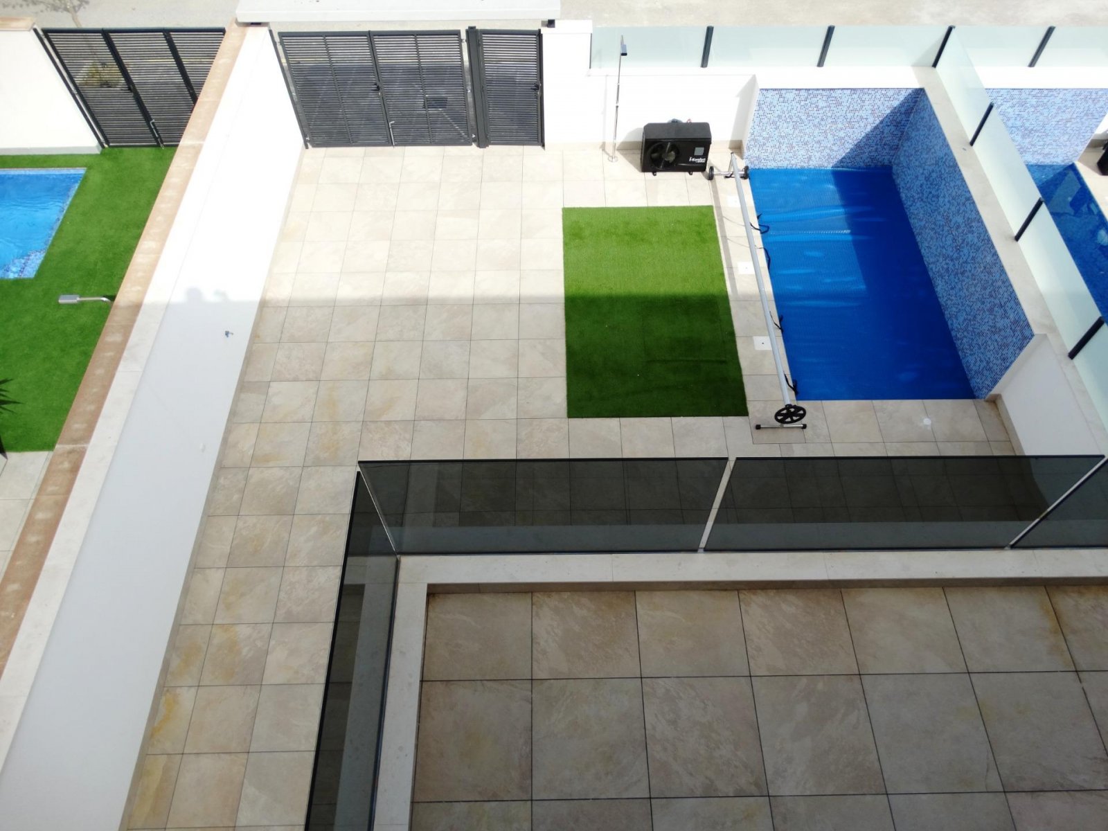 NEU GEBAUTE HALB-FREISTEHENDE VILLEN IN SANTIAGO DE LA RIBERA Neubau von 11 Reihenhäusern und Doppelhaushälften in Santiago de la Ribera,