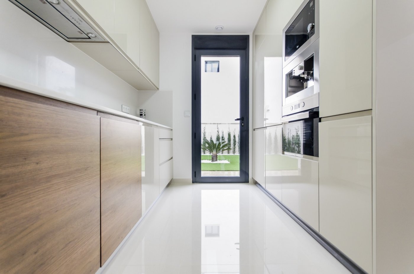 NEUBAU VON VILLEN IN SAN MIGUEL DE SALINAS
 
 Neubau Villen mit 4 Schlafzimmern und 3 Bädern, offene Küche mit Wohn-Esszimmer.
 
 Alle Vi