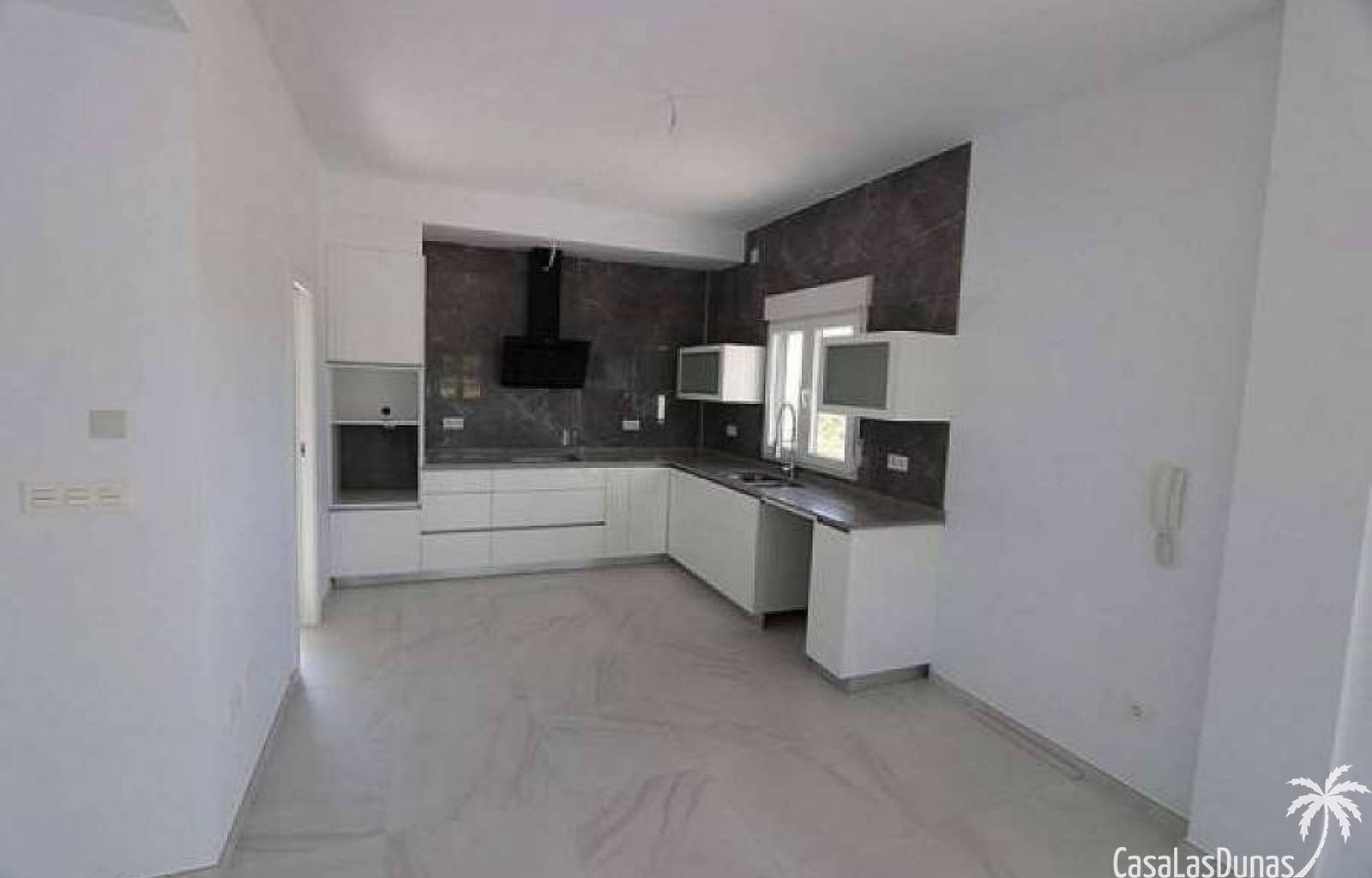 Bauen Sie Ihre eigene Traumvilla in Pinoso ! Es besteht die Möglichkeit, zwischen einem traditionellen Baustil und einem modernen Stil zu wählen. Das