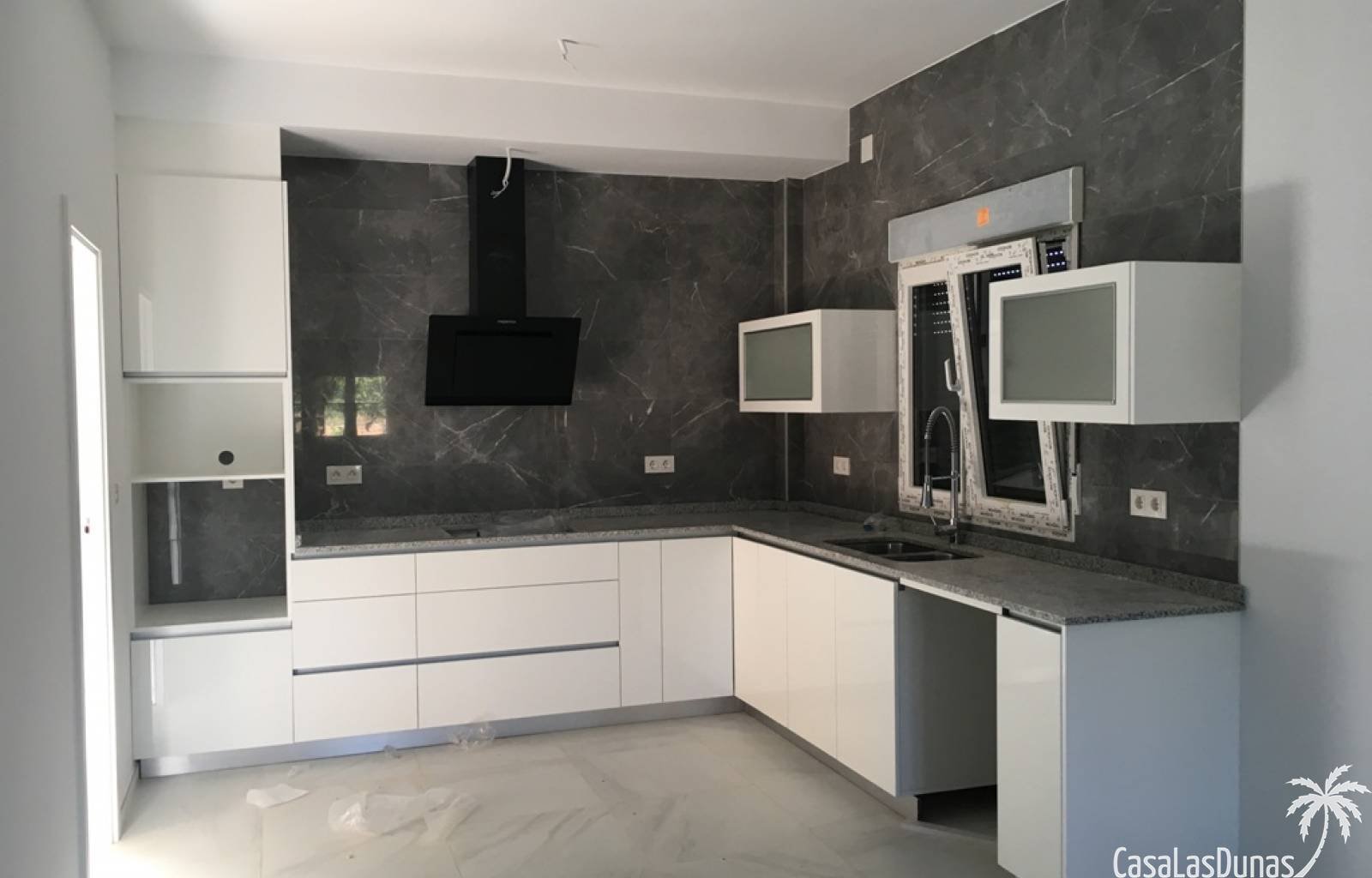 Bauen Sie Ihre eigene Traumvilla in Pinoso ! Es besteht die Möglichkeit, zwischen einem traditionellen Baustil und einem modernen Stil zu wählen. Das