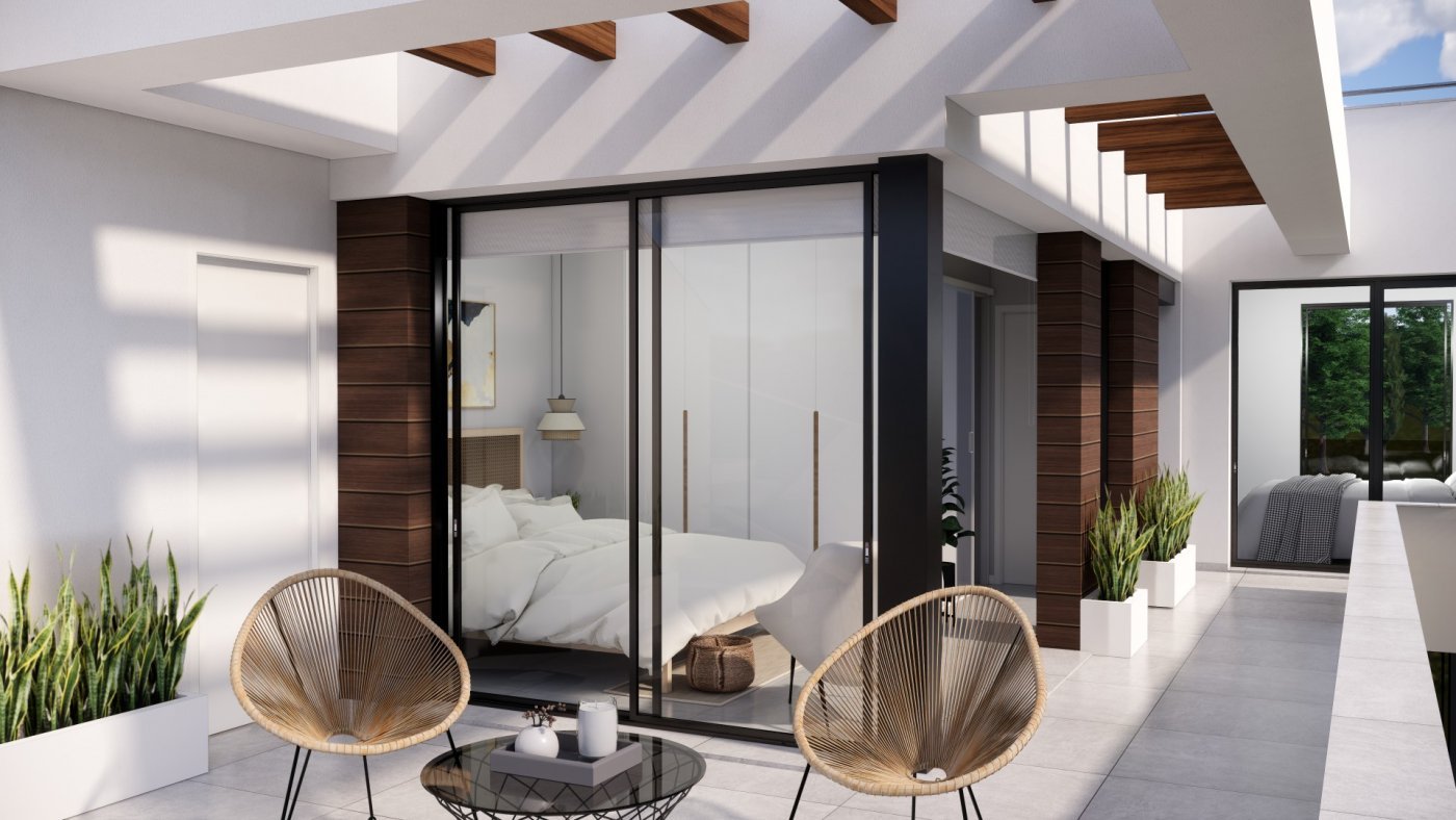 EXKLUSIVE VILLA IN PILAR DE LA HORADADA am Lo Romero Golfplatz.
 
Diese neue 126m2 Süd-Ost-Villa besteht aus 3 Schlafzimmern (mit Einbaus