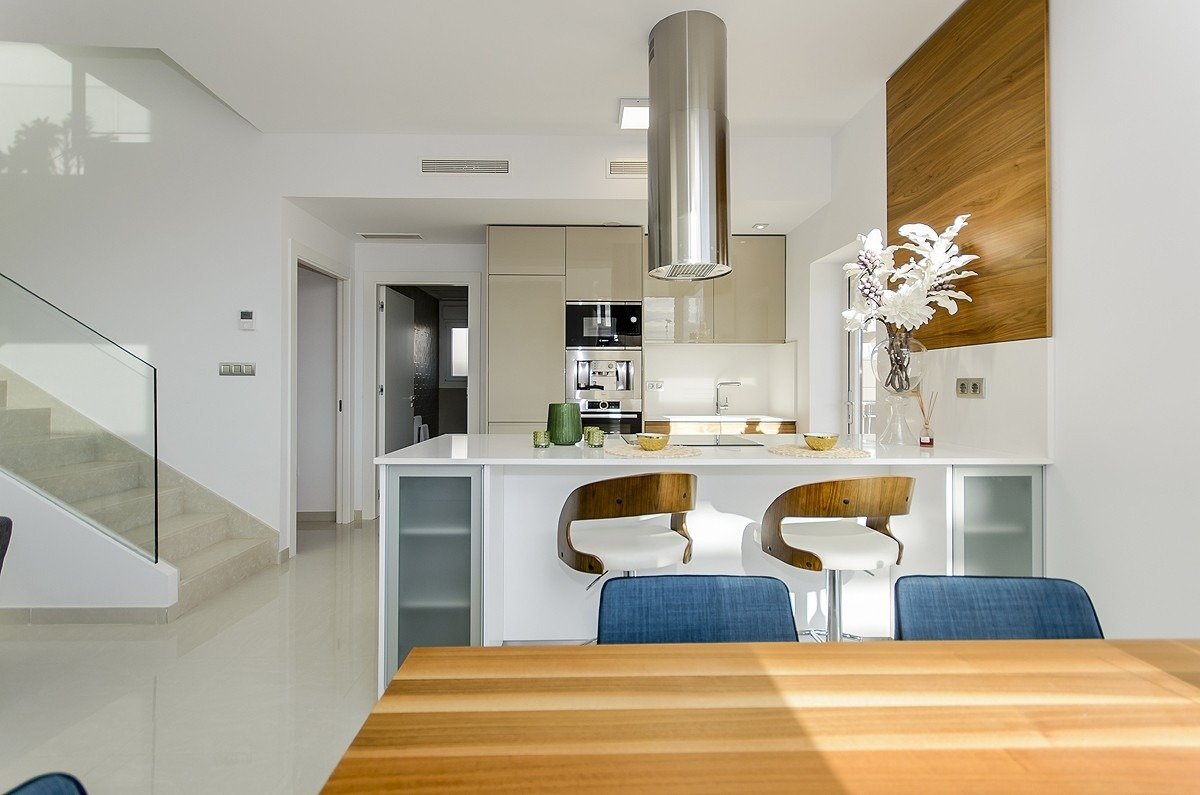 NEUBAU VILLEN IN PLAYA HONDA !!!
 
 Villen mit privatem Pool und Solarium, optional mit Keller und Garage gegen Aufpreis.
 
 Das Hotel li