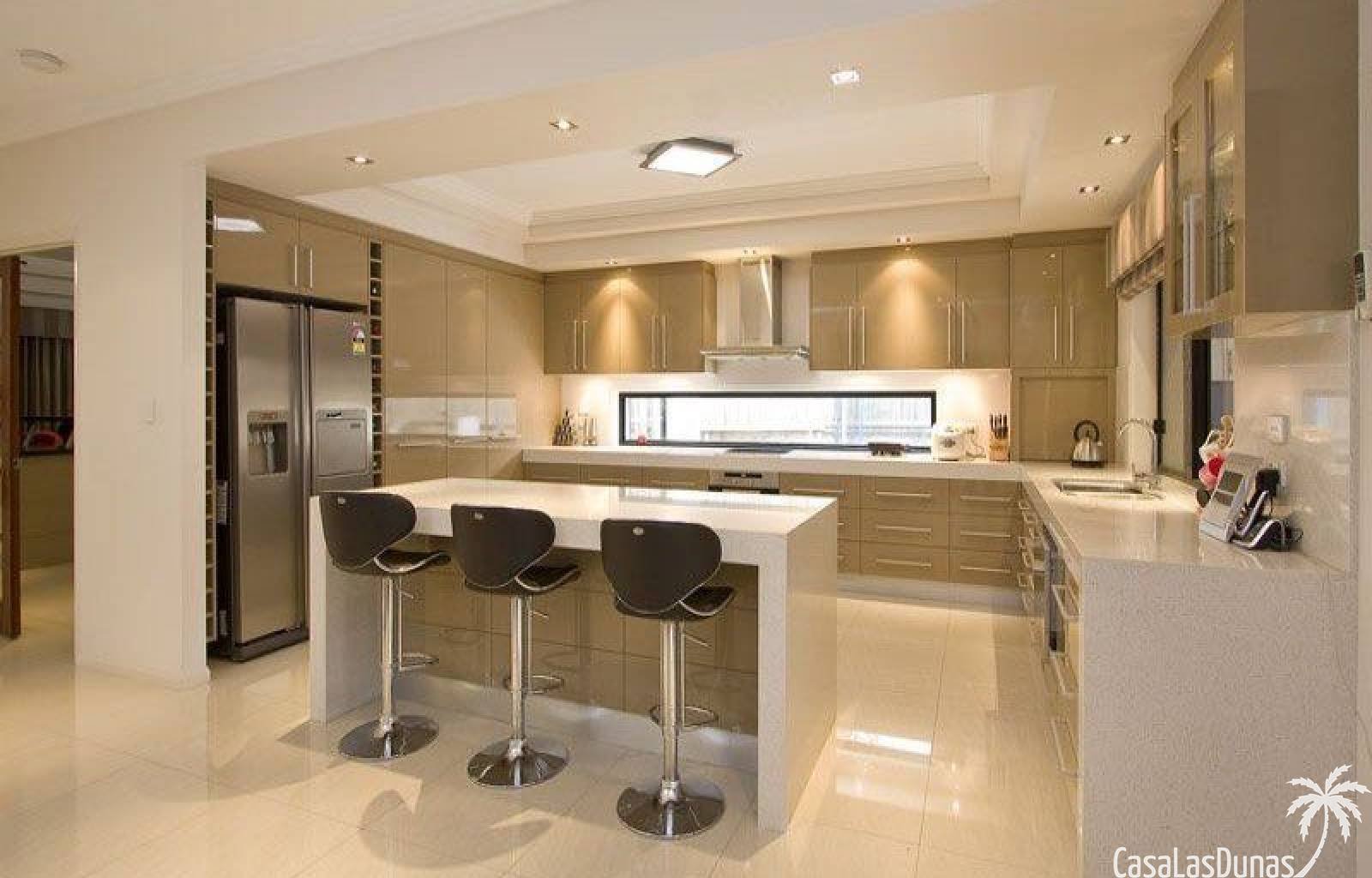 Bauen Sie Ihre eigene Traumvilla in Pinoso ! Es besteht die Möglichkeit, zwischen einem traditionellen Baustil und einem modernen Stil zu wählen. Das