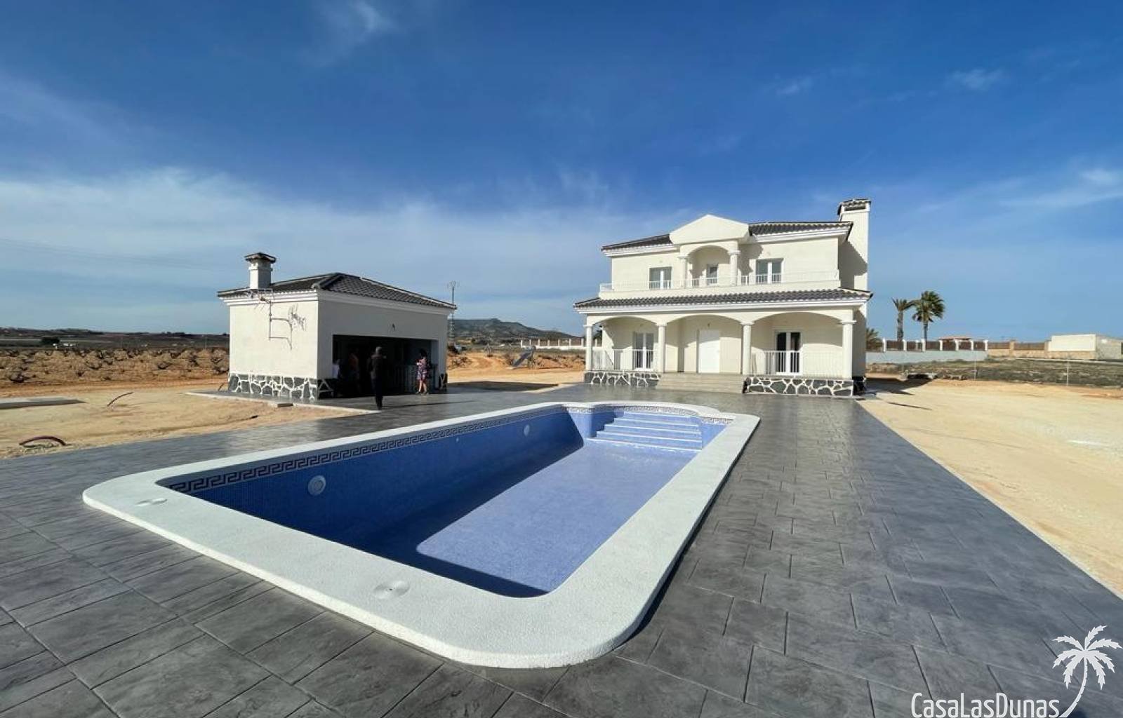 Bauen Sie Ihre eigene Traumvilla in Pinoso ! Es besteht die Möglichkeit, zwischen einem traditionellen Baustil und einem modernen Stil zu wählen. Das