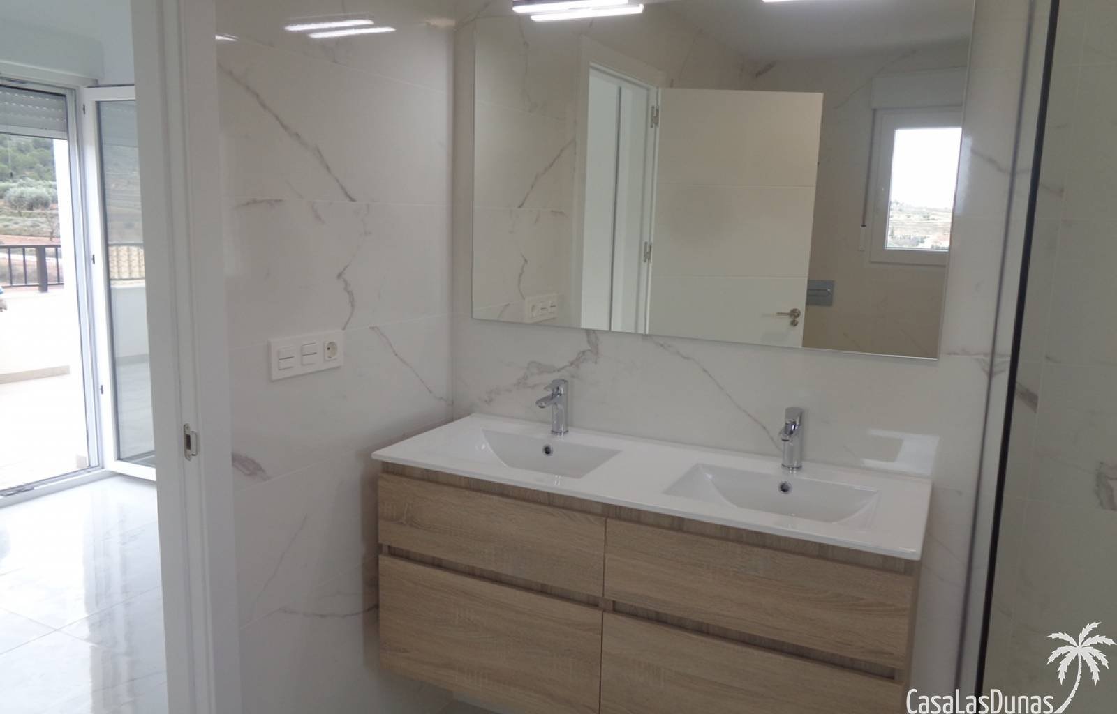 Bauen Sie Ihre eigene Traumvilla in Pinoso ! Es besteht die Möglichkeit, zwischen einem traditionellen Baustil und einem modernen Stil zu wählen. Das