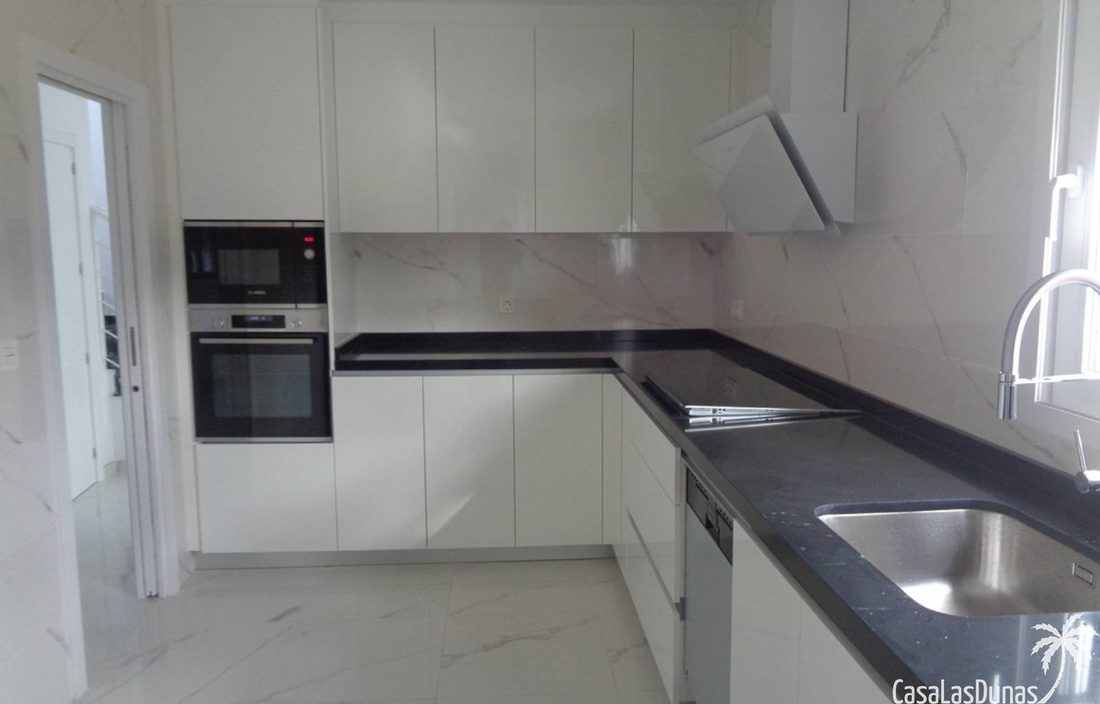 Bauen Sie Ihre eigene Traumvilla in Pinoso ! Es besteht die Möglichkeit, zwischen einem traditionellen Baustil und einem modernen Stil zu wählen. Das