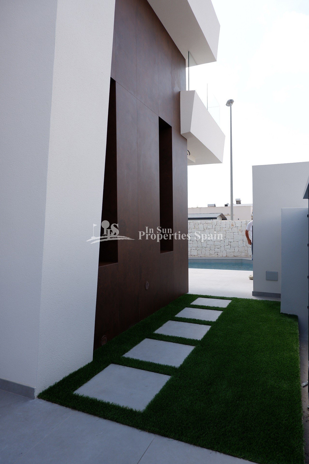 FABELHAFTE MODERNE NEUBAU-VILLA IN BENIJOFAR mit privatem Pool und Garten.
 
Dieser Neubau modernen Stils, Villa mit 135m2, besteht aus e