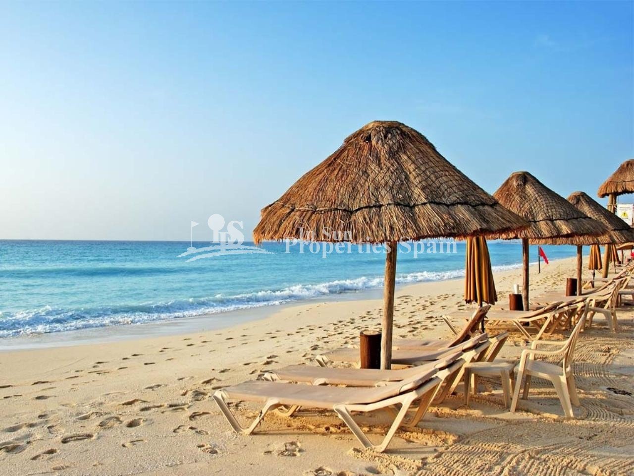 NEUBAU, WUNDERSCHÖNE VILLA IN BENIJOFAR mit Garten und privatem Pool. 
 
Diese moderne Villa von 156m2 besteht aus einem geräumigen Wohn-