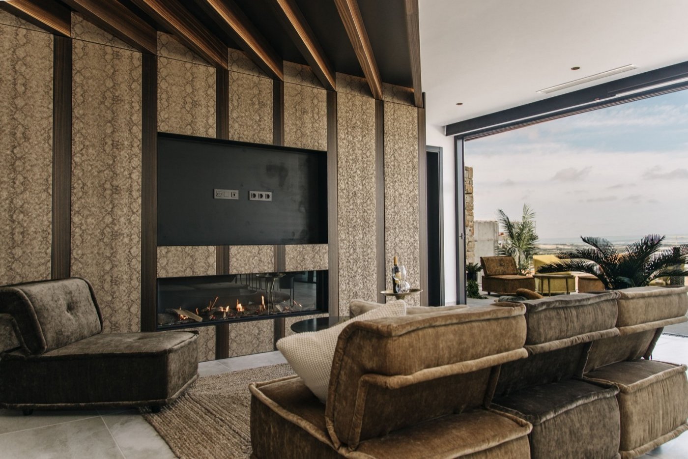 FANTASTISCHE EXKLUSIVE VILLA IN ROJALES MIT PRIVATEM POOL UND GARTEN mit Meerblick.
Diese Villa mit einzigartigem und exklusivem Design