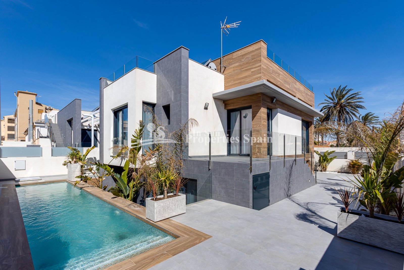 Torrevieja: 
												SCHÖNE MEDITERRANE VILLA, FREISTEHEND, IN TORREVIEJA nur 60m zum Strand mit Meerblick.
 
Diese 310m2 Villa ist auf einem Grundstück von 3  Torrevieja: 
												SCHÖNE MEDITERRANE VILLA, FREISTEHEND, IN TORREVIEJA nur 60m zum Strand mit Meerblick.
 
Diese 310m2 Villa ist auf einem Grundstück von 3