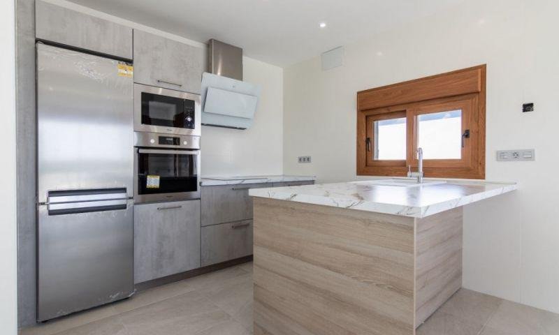 EXKLUSIVE VILLA IN LOS ALTOS mit privatem Pool.
 
Diese 280m2 Villa ist auf einem Grundstück von 400m2 gebaut und besteht aus 3 Schlafzim