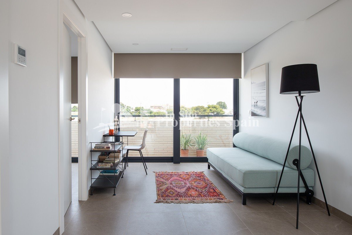 Diese außergewöhnliche, 195 m² große, freistehende Luxusvilla befindet sich auf einem 500 m² großen Grundstück in der prestigeträchtigen