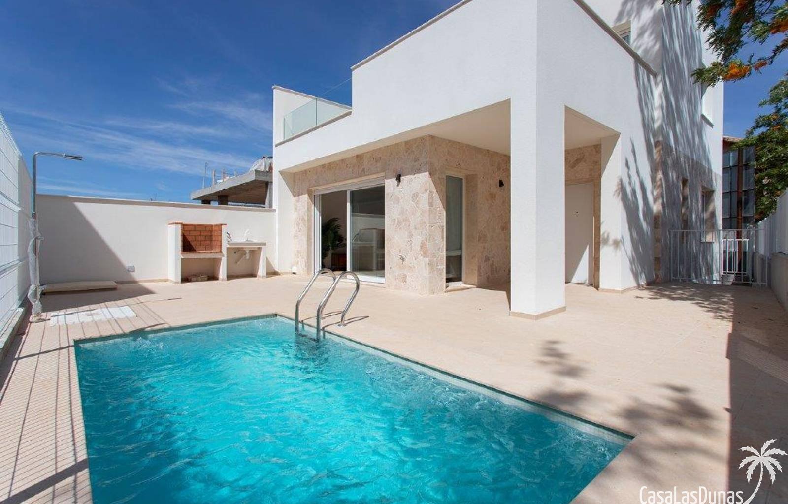 In der charmanten Stadt Hondón de las Nieves entstehen diese wunderschönen neuen Villen mit privatem Pool. Dieses Neubauprojekt bestehend aus 8 Häuse