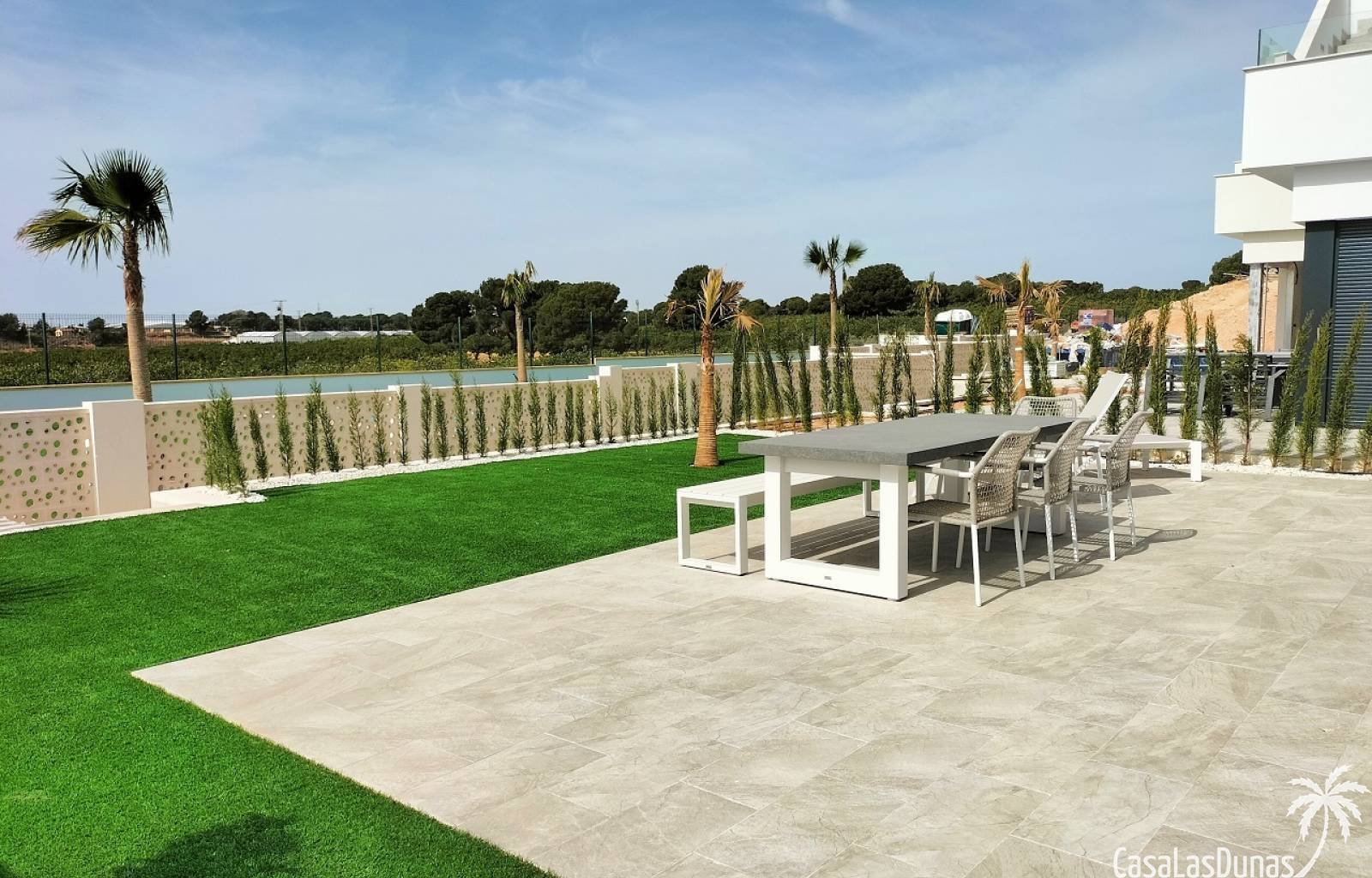 Diese neun Doppelhaushälften mit drei Schlafzimmern und drei Bädern verfügen alle über einen privaten Parkplatz auf ihrem eigenen Privatgrundstück, e