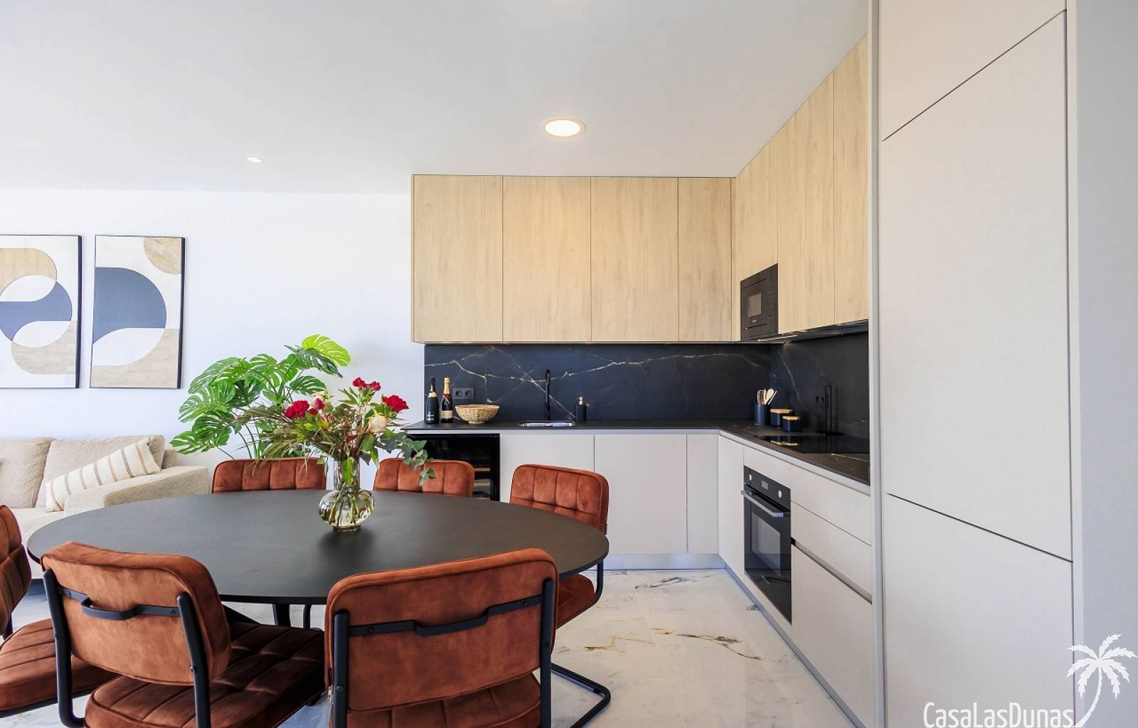 Diese neun Doppelhaushälften mit drei Schlafzimmern und drei Bädern verfügen alle über einen privaten Parkplatz auf ihrem eigenen Privatgrundstück, e