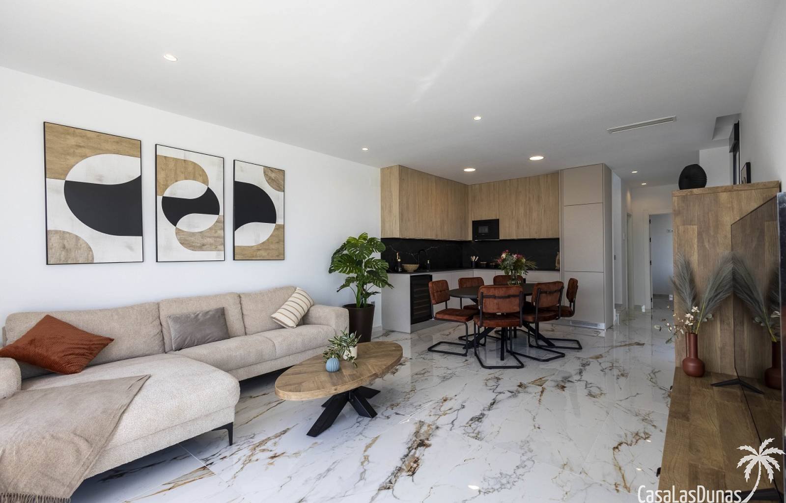 Diese neun Doppelhaushälften mit drei Schlafzimmern und drei Bädern verfügen alle über einen privaten Parkplatz auf ihrem eigenen Privatgrundstück, e