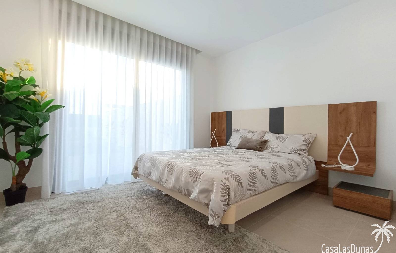 Dieses Projekt wird derzeit in der beliebten Stadt Benijofar gebaut. Die erste Phase umfasst sechs Doppelhaushälften mit 3 Schlafzimmern und 3 Bädern