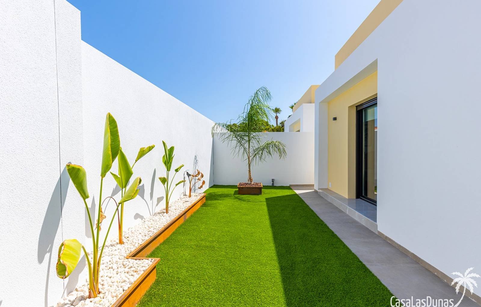 Betreten Sie eine Welt voller Komfort und Eleganz mit diesen neuen Villen in Los Balcones, Torrevieja. In einer ruhigen und exklusiven Gegend gelegen