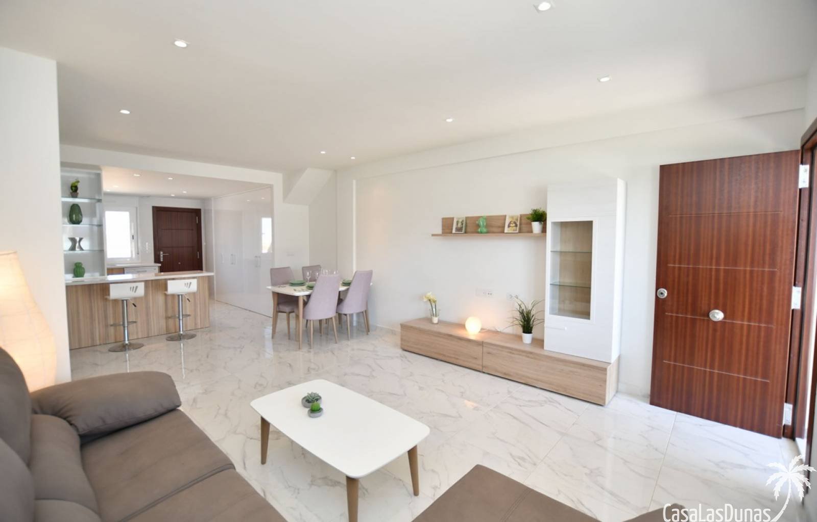 Elegante neue Erdgeschosswohnungen stehen in der ruhigen und grünen Gegend La Cañada , nahe dem lebhaften Zentrum von San Miguel de Salinas, zur Verf