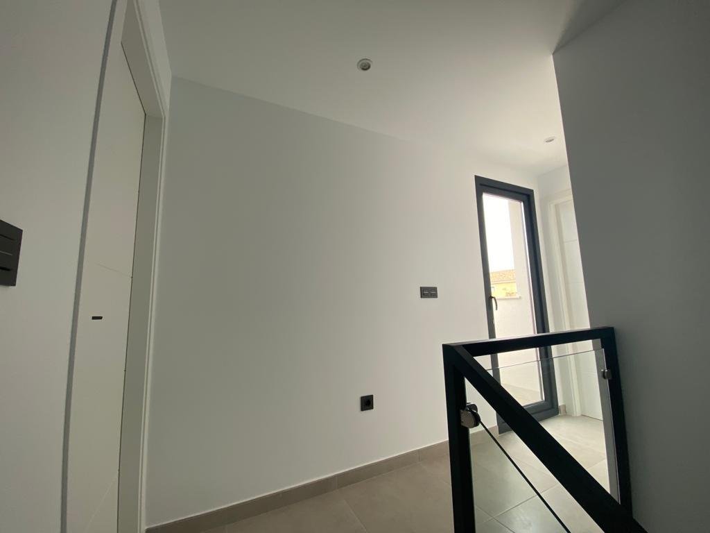 
												Neubauvillen mit privatem Pool in Los Alcázares, Costa Cálida

Exklusive moderne Villen nur 700 Meter vom Meer entfernt
Entdecken Sie die